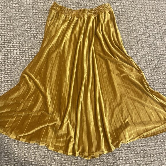 A New Day Skirt Women's Small Gold Velvet Velour Pleated Midi Stretch Old Money - Picture 2 of 6